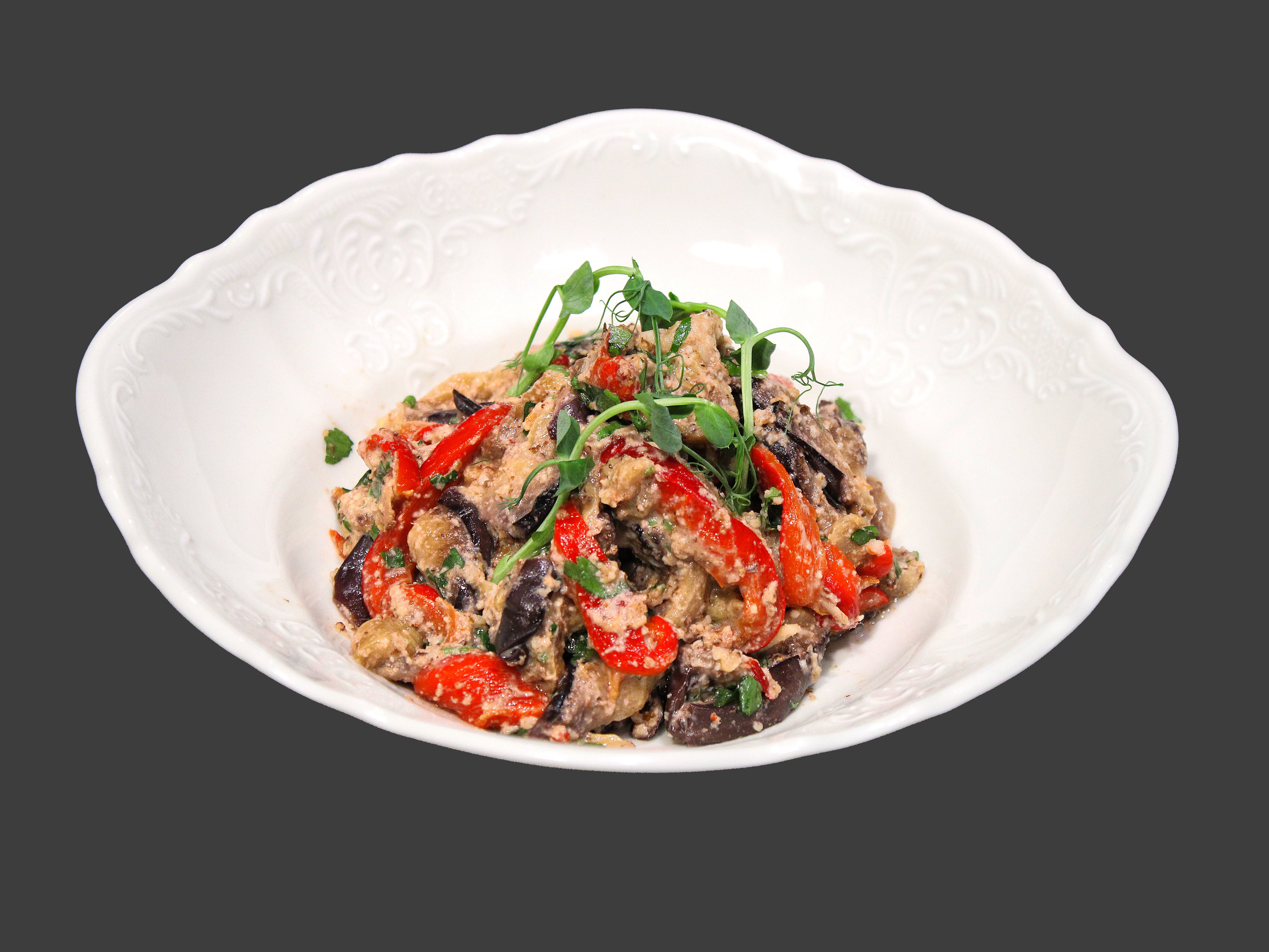 Lilkový salát s paprikou a vlašskými ořechy